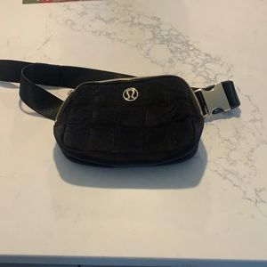 Lululemon black belt bag